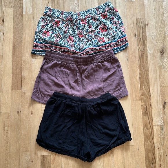 Bundle of 4 soft shorts - Medium - Picture 8 of 15